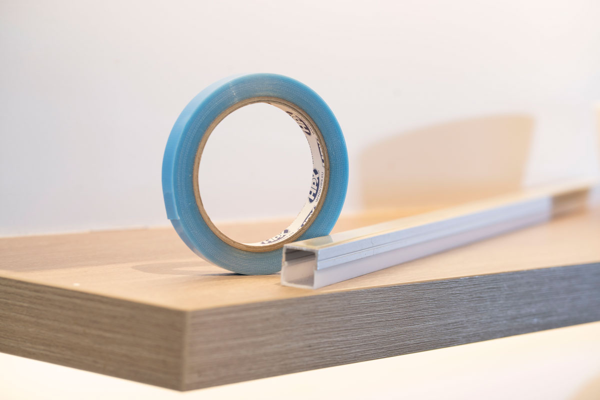 Doppelseitiges, gewebeverstärktes Klebeband MULTI-TACK